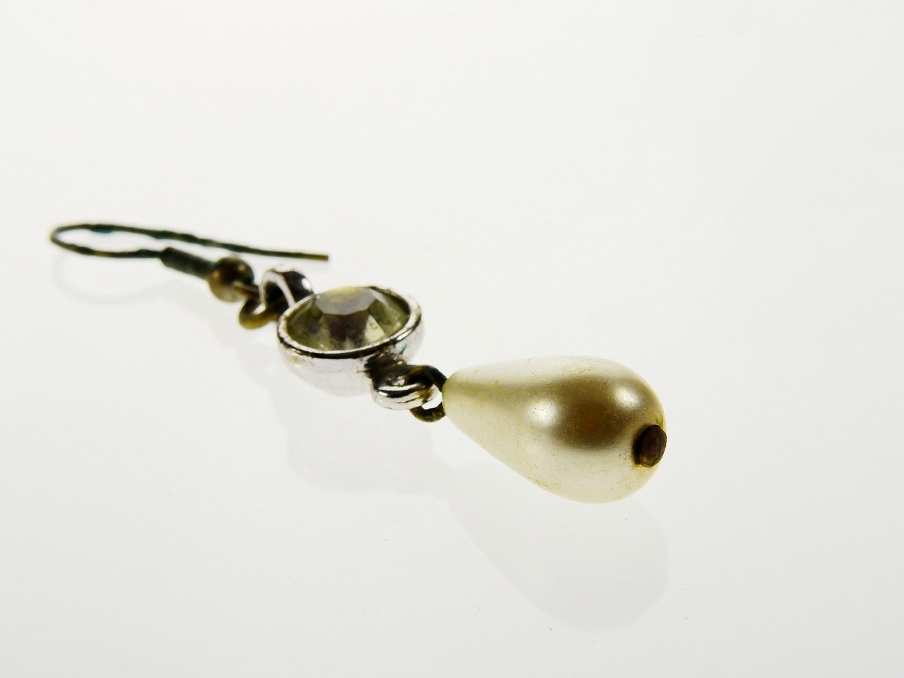 Minimal luxury pendant